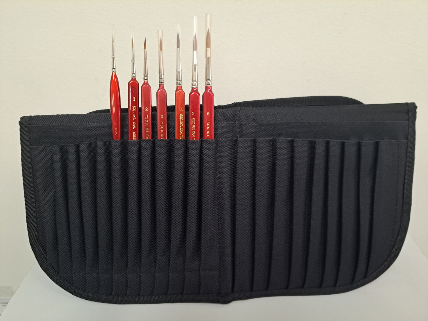 Set of 7-- Artist Red Sable brushes With Triangular Handle Plus Brush Case